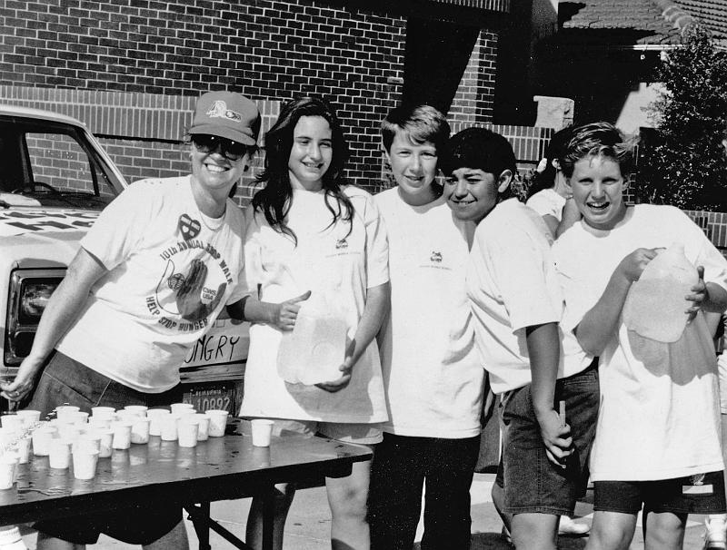 1988-2.jpg - Stone Church member Rosaleen Zisch and a group of her Hoover Middle School students provide refreshments for walkers at the three-mile checkpoint.  (1988)