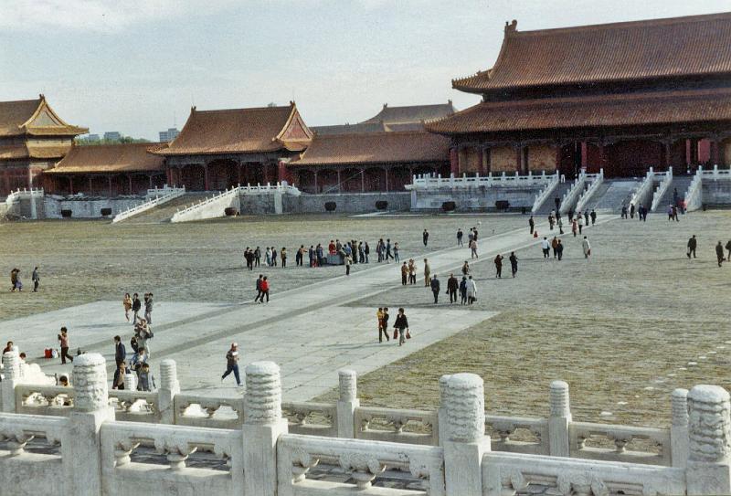 1989-3.jpg - Crop Walk 1989, Beijing, China.  Stone Church member Gene Wei is shown jogging in the foreground.