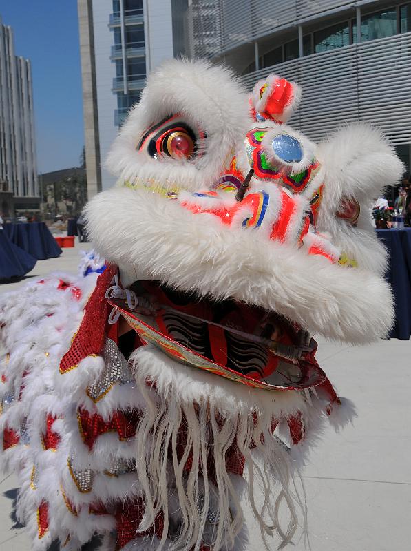 259.jpg - A Chinese dance troupe entertained guests at the Moderators Reception outside of City Hall Rotunda. Photo by Joseph Williams