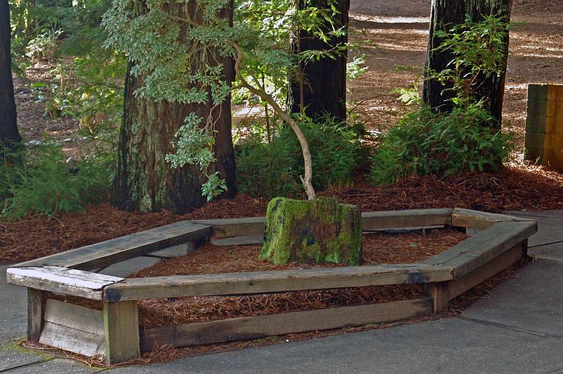 26.jpg - An area for relaxing, just outside the dining hall.