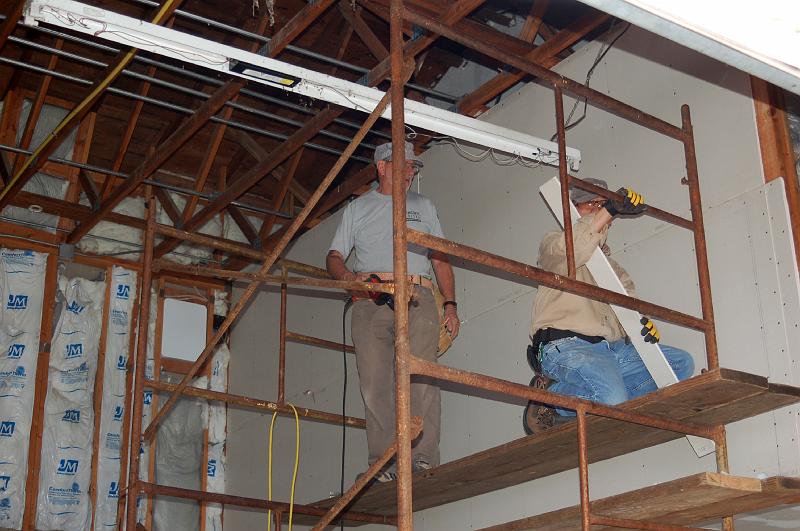 DR_0041.JPG - Work on the scaffold requires careful maneuvering.
