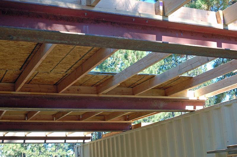 310.jpg - The roof is taking shape.