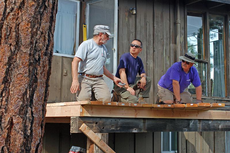 DSC_0087.JPG - David, Leland and Stephen at work on the High Deck.