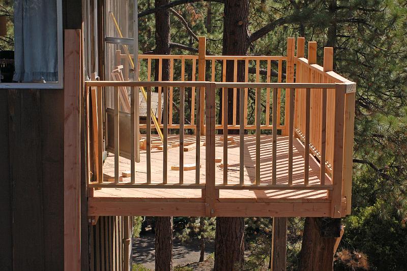 DSC_0141.JPG - The High Deck is finished.