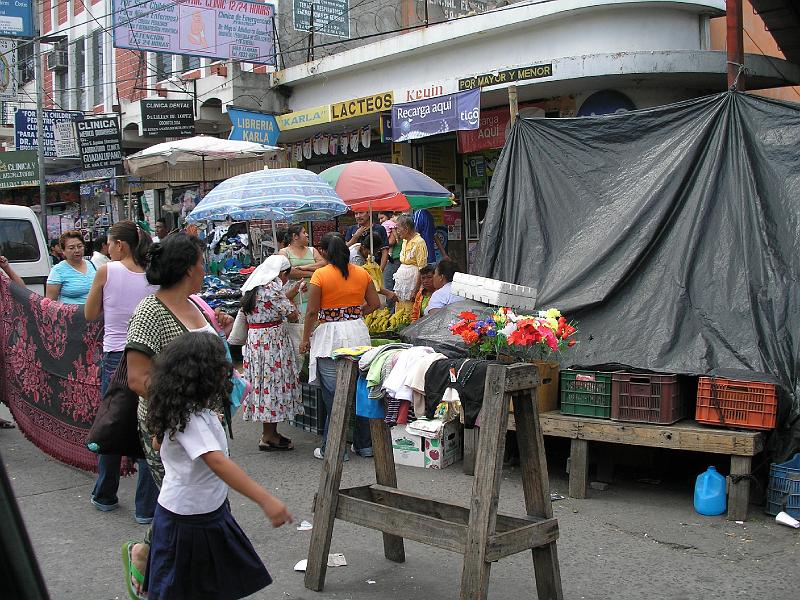 D009.jpg - San Salvador market scene.