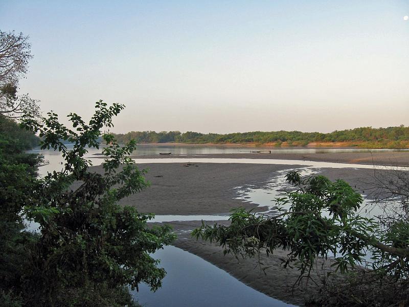 MK135.jpg - COO and 28 other communities are next to the Lempa River, which is very low during dry season and sometimes floods wtih devastating results.