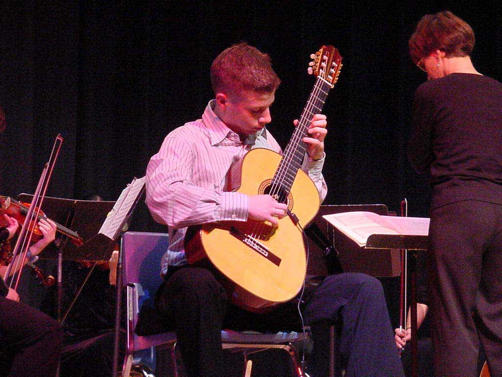 Kris Johnson solos
